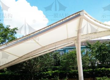 示一告訴你當(dāng)雷陣雨遇上膜結(jié)構(gòu)雨棚發(fā)生了什么？