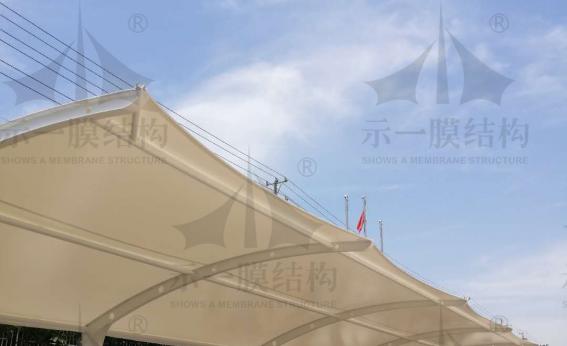 示一膜結(jié)構(gòu)停車(chē)棚2020116